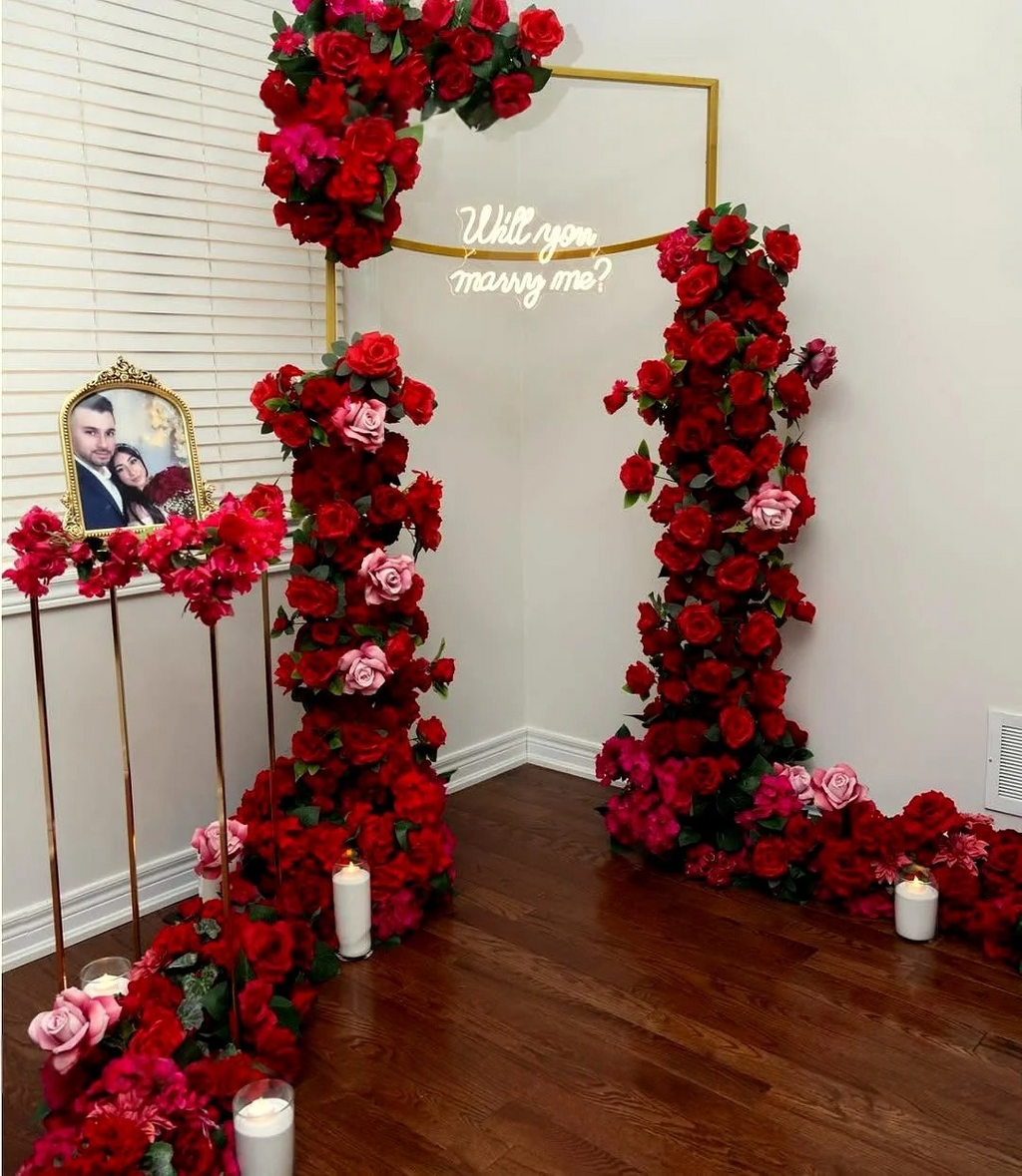 Luxury Gold Frame Red Rose Proposal Setup