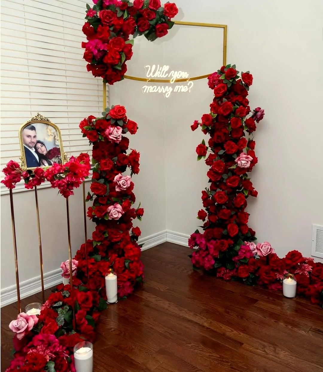 Luxury Gold Frame Red Rose Proposal Setup